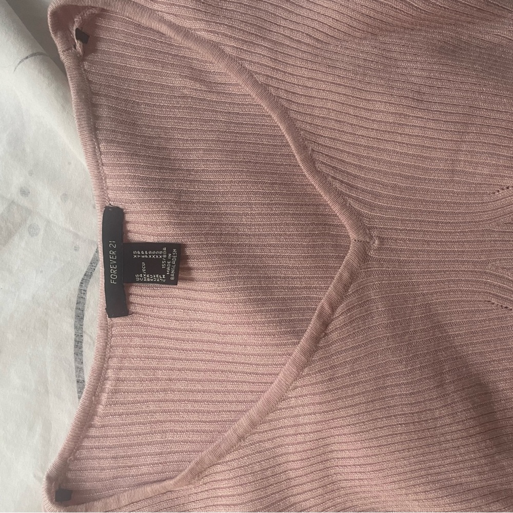 Light Pink Ribbed V-Neck Sweater - Picture 2 of 2